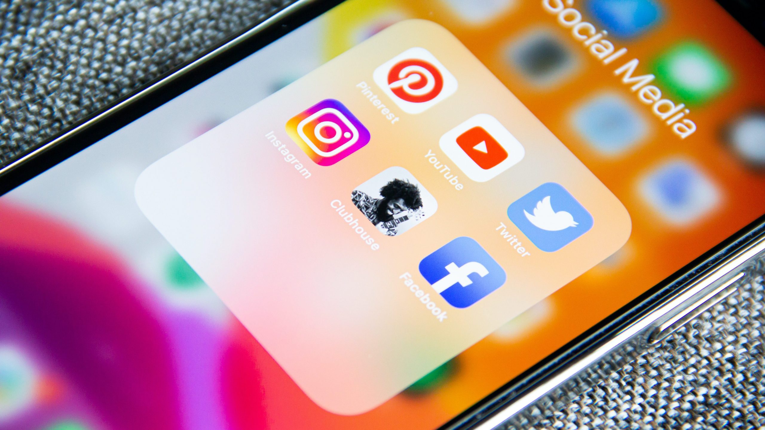 Image stratégie réseaux sociaux pour artisans et créateurs