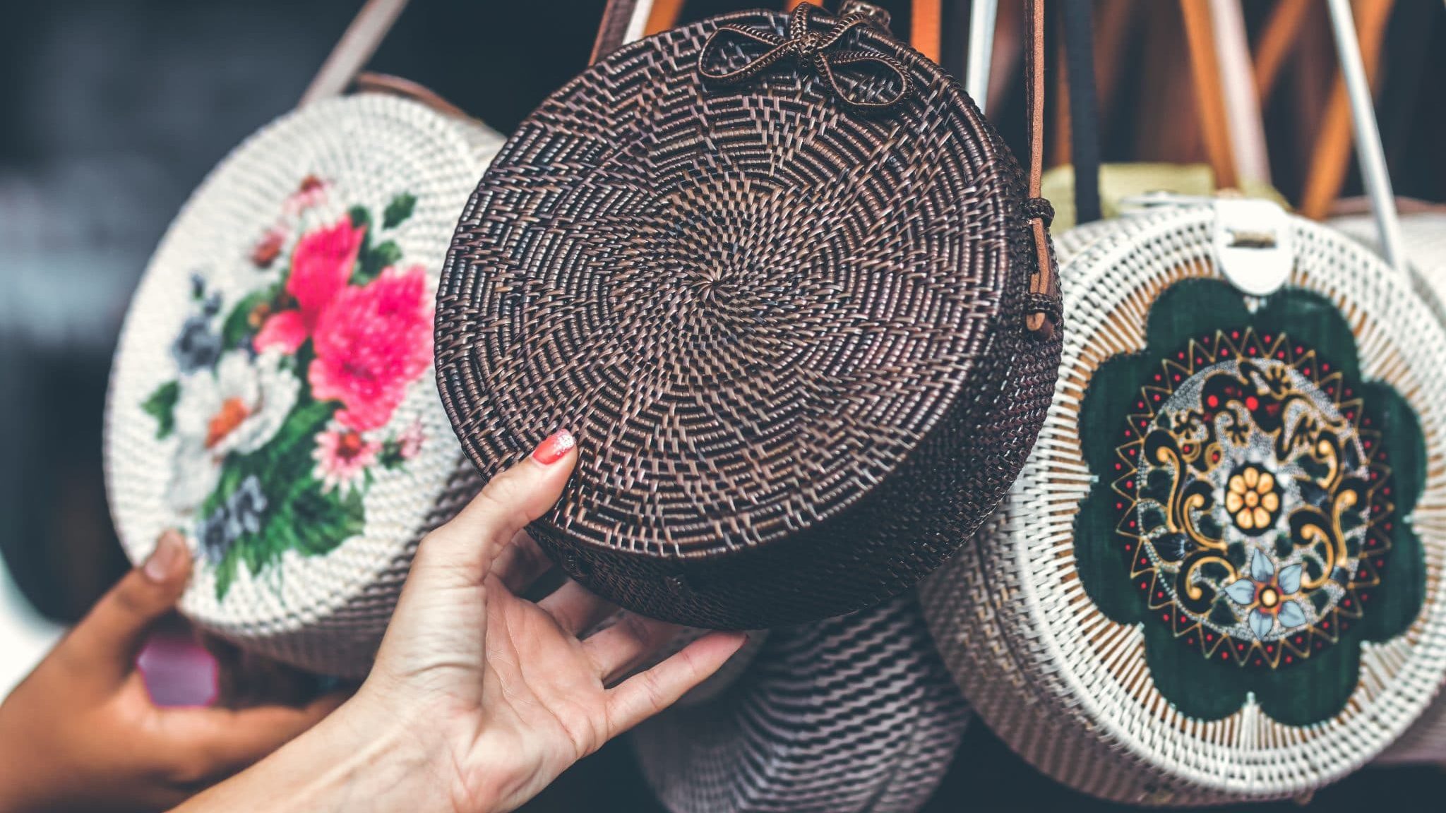 Il est possible de lancer son entreprise artisanale sans argent en confectionnant des sacs par exemple
