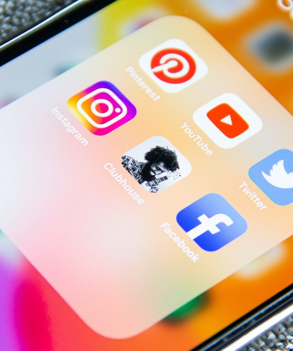 Définir sa stratégie réseaux sociaux d'artisan en 2026