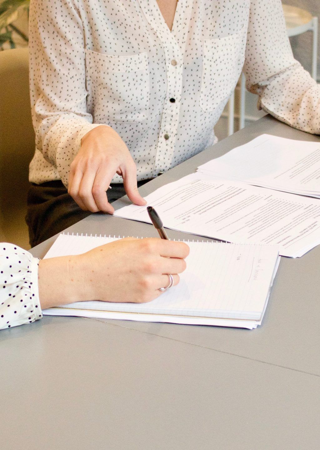 Droits et obligations pour vendre ses créations : choisir la forme juridique de son entreprise artisanale.